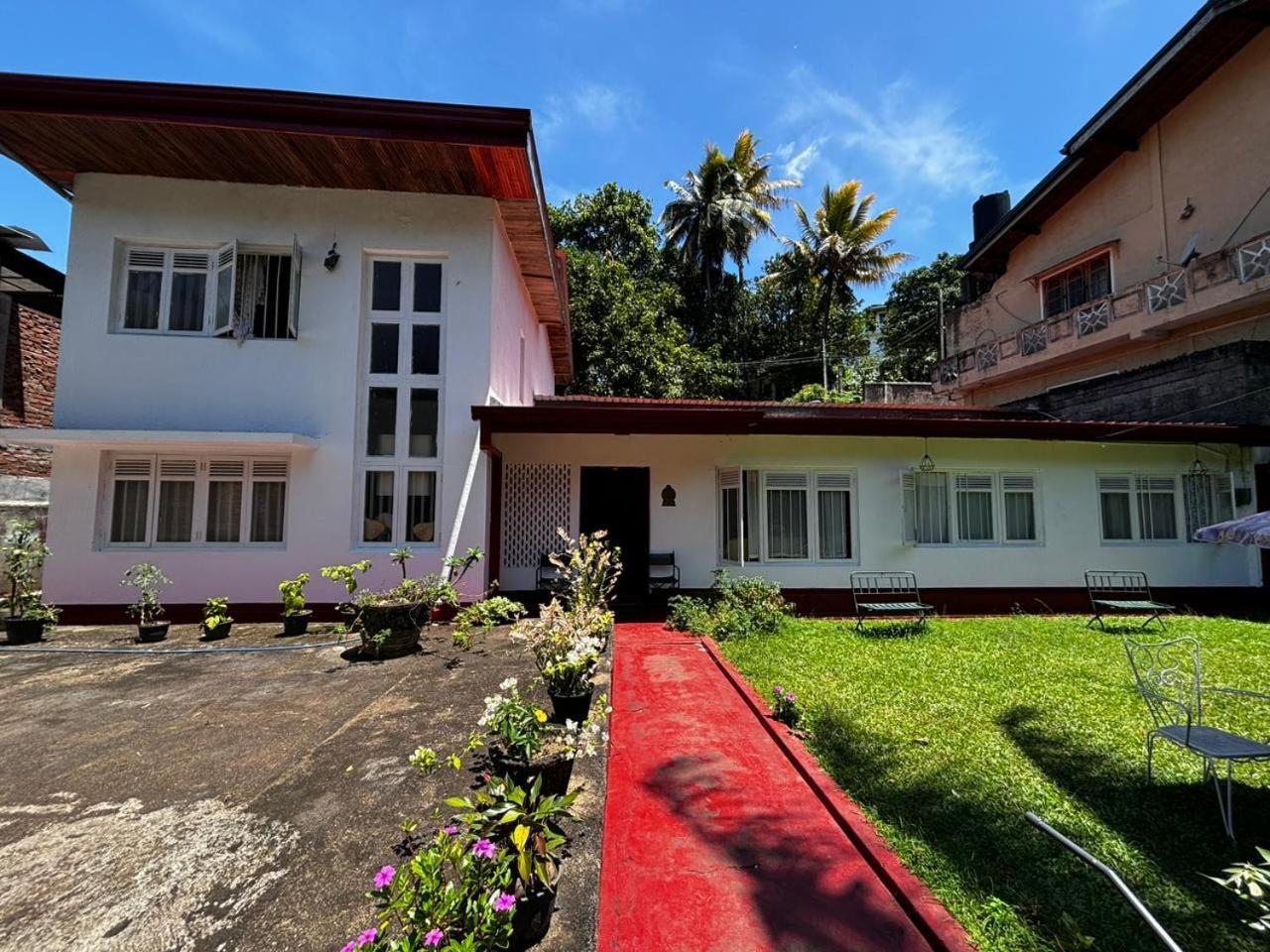 No 06 Veediya Bandara Lane Bahirawakanda Kandy Esterno foto